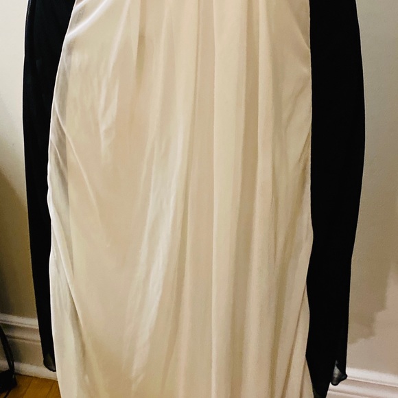 Beautiful flowy Jessica dress EUC - Picture 3 of 8